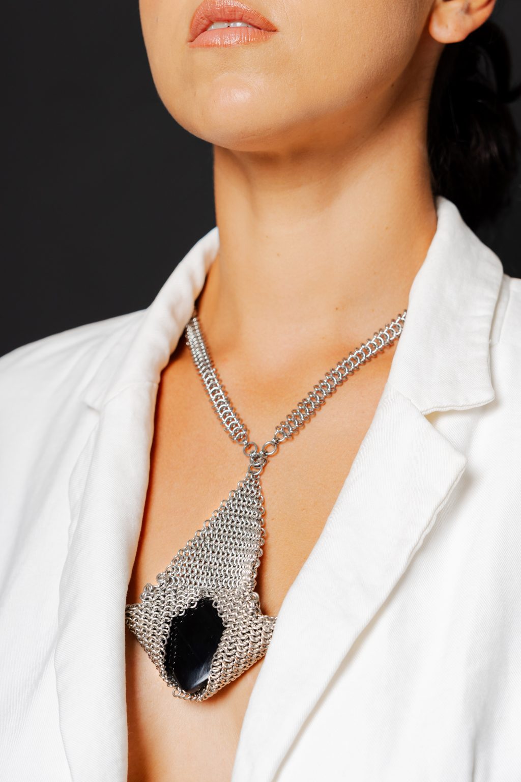 Collar de Cota de Malla con Obsidiana